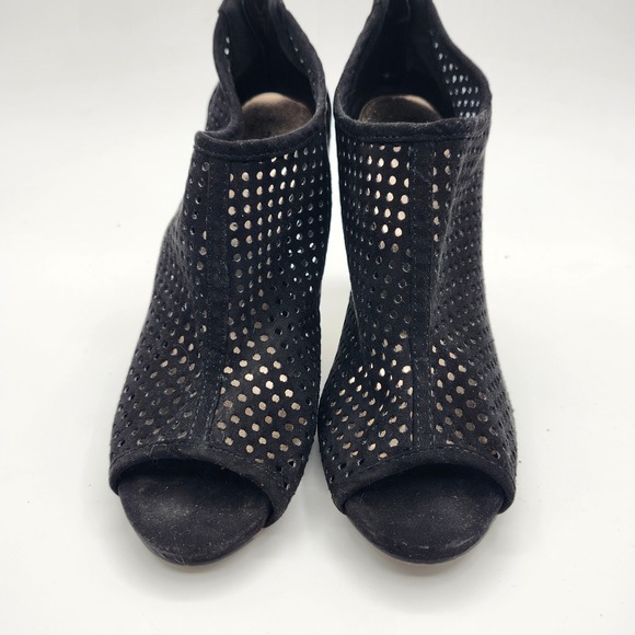 Madden Girl RENZO Black Suede‎ Peep Toe Booties Heels Perforated Women's 6.5 - Picture 3 of 6
